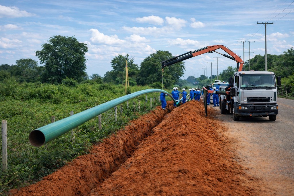 Petroboscán, pipeline installation and trenching along a road corridor
